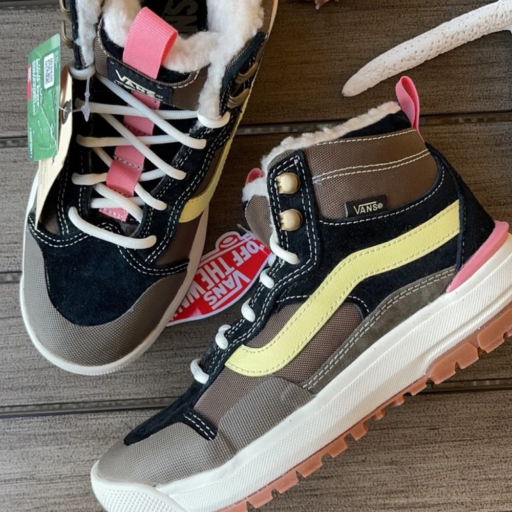 🌴🔆VANS- ALL WEATHER HIKING BOOTS🔆🌴 - Picture 1 of 13